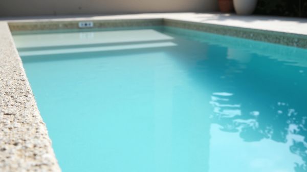 Utiliser le gelcoat pour revitaliser une piscine en béton